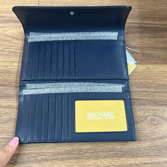 MICHAEL KORS Jet Set Travel Large Navy Blue Chevron Trifold Wallet NWT - Picture 8 of 13
